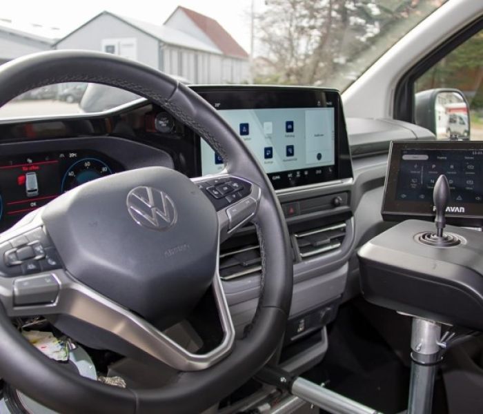 Steuerung &uuml;ber alternative Eingabeger&auml;te: Das Drive-by-Wire-System (Foto: Paravan)